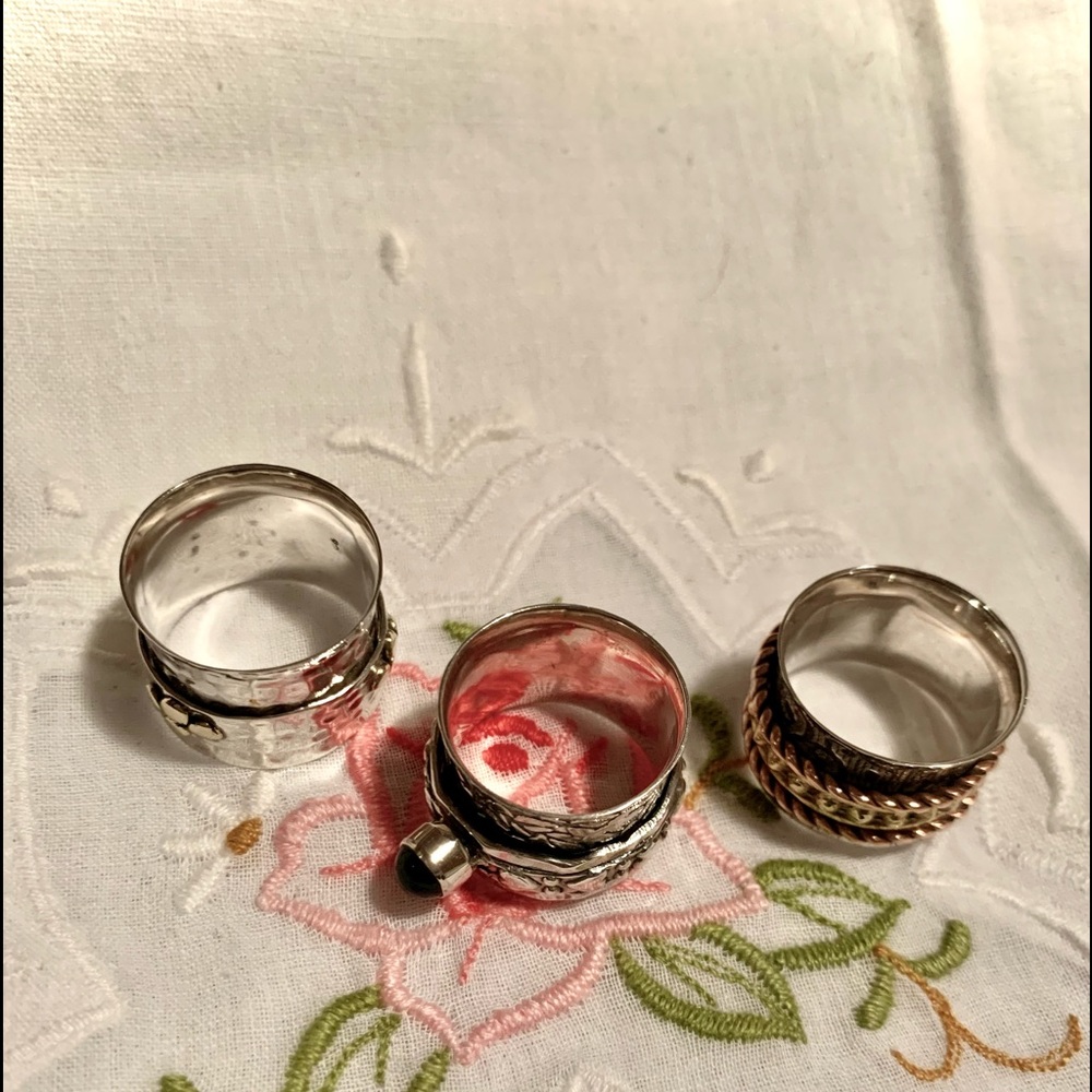 💕REDUCED💕SET OF THREE STERLING SILVER SPIN RINGS. - Picture 3 of 3